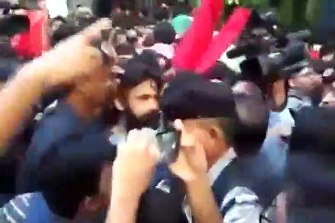 students  thrashed, Indian Union Minister Babul Supriyo in Kolkata