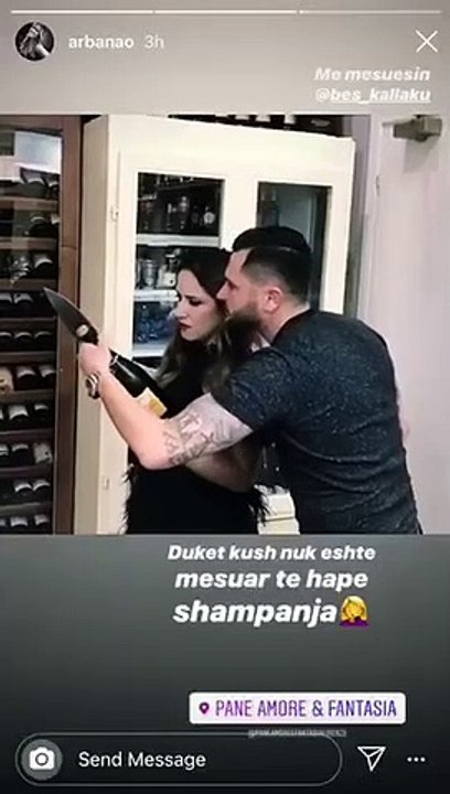 Si të hapet shampanja, tregon Arbana!
