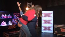 X Factor: Ο μπαμπάς της παίκτριας ενθουσιάστηκε περίσσοτερο από την ίδια – Τη σήκωσε στον αέρα