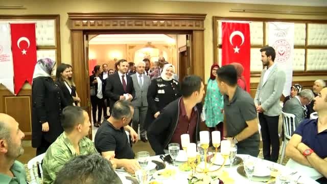 Zümrüt Selçuk: Milletler ancak kahramanlarıyla beraber yaşar