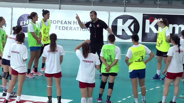 A Milli Kadın Hentbol Takımı, Fransa ve Hırvatistan maçı için kampa girdi