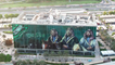 مبنى MBC في دبي، يتزين بأضخم صورة للملك عبد العزيز وخادم الحرمين الشريفين وولي العهد