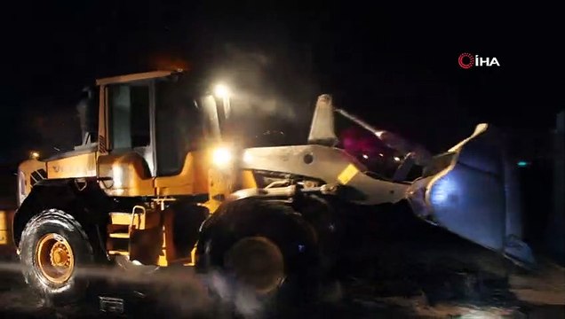 Alaşehir’de plastik kasa imalathanesinde yangın