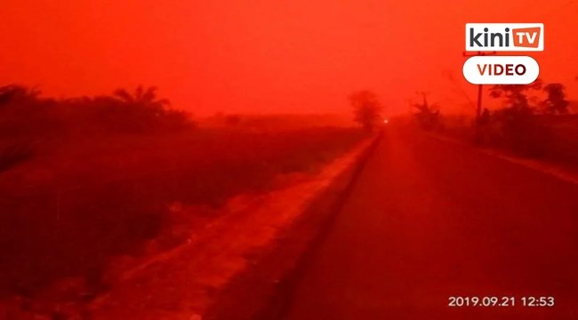 Langit merah fenomena jerebu tebal dari tompok panas