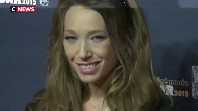 Laura Smet pousse un coup de gueule contre l'exhumation de Johnny Hallyday