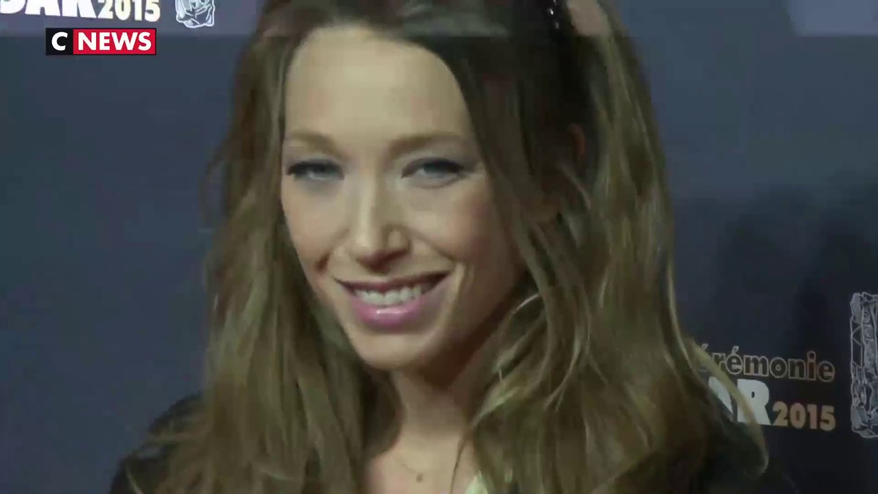 Laura Smet pousse un coup de gueule contre l'exhumation de Johnny Hallyday