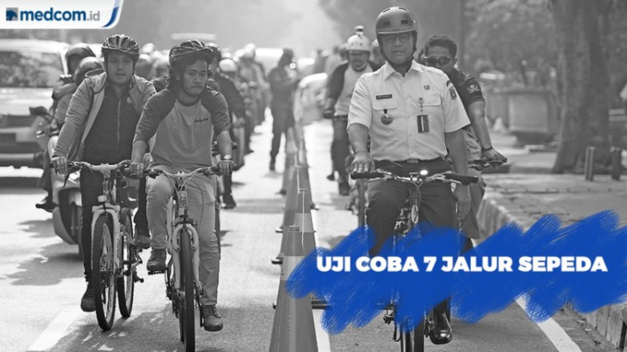 Anies Baswedan Gowes Sepeda ke Kantor