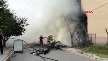 Arnavutköy'de sokağa atılan eşyalarda çıkan yangın binaya sıçradı