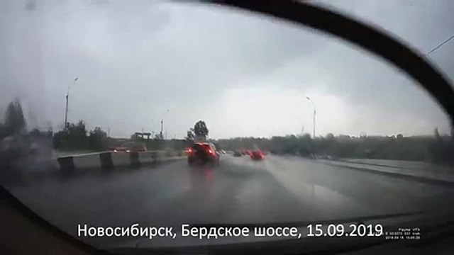 Молния ударила в автомобиль. Новосибирск, Бердское шоссе, 15.09.2019
