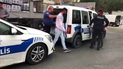 Ayaklarından vurulan hırsızlık zanlısının yakınları iş yerini bastı