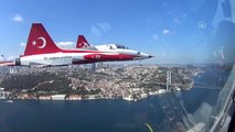 Türk Yıldızları'nın İstanbul'u selamlamasına 