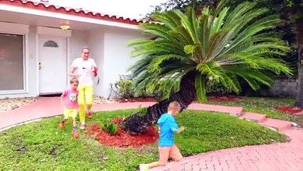 Histoire de cadeaux de Noël de Vlad et Nikita