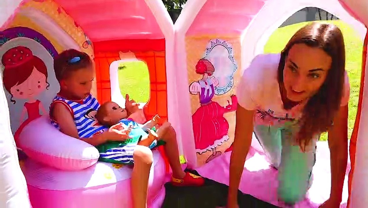 Vlad et Nikita déménagent dans une nouvelle maison