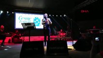 İzmir hüsnü şenlendirici çeşme'de konser verdi