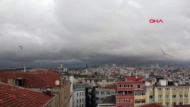 İstanbul'un üstünde yağmur bulutları