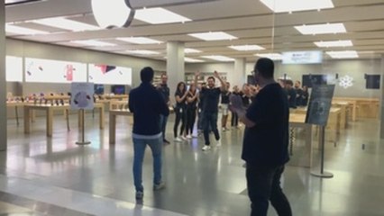 Primeros compradores del iPhone 11 en Madrid