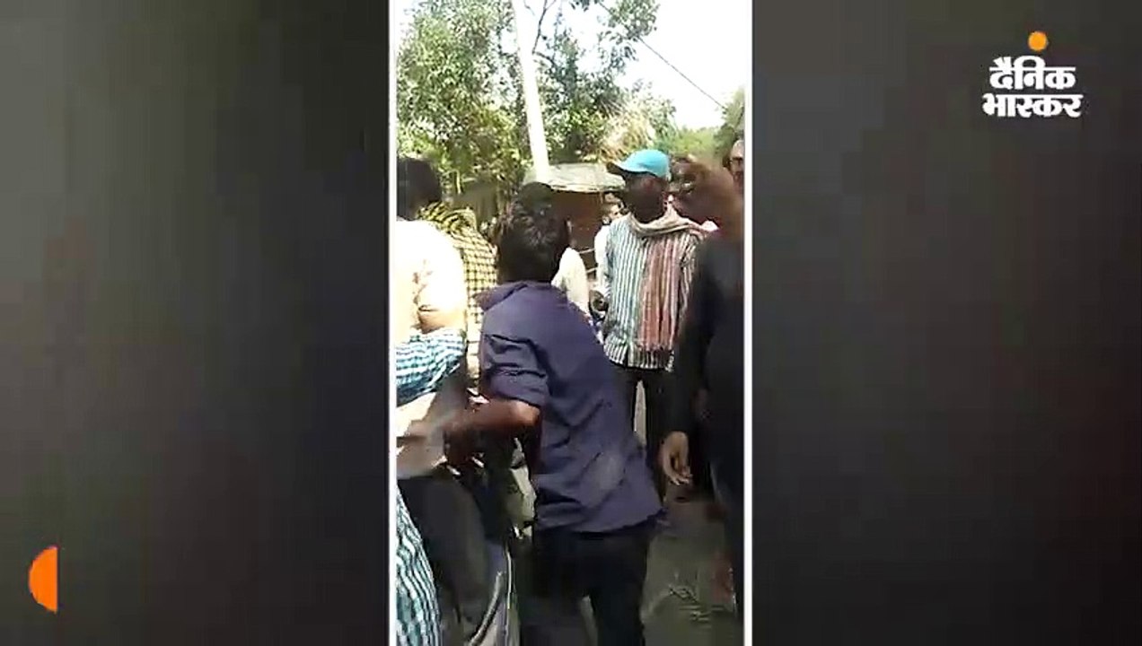 बेटे को इलाज के लिए ले जा रहे माता-पिता को भीड़ ने बच्चा चोर समझ पीटा, पुलिस पर भी किया हमला