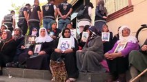 Oturma eylemi yapan Diyarbakırlı anneye tehdit - DİYARBAKIR