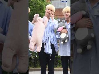 [세로직캠] 뉴키드 지한솔, 고양이 인형 안고 등장…'포즈도 귀엽게~'