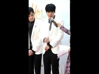 [세로직캠] 뉴이스트W, '소녀팬 마음 녹이는 부드러운 모습'