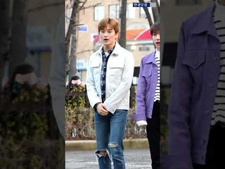 [세로직캠] NCT DREAM 마크(MARK), '다가오는 팬들에 빨라지는 손인사~'