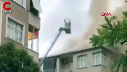 5 katlı binanın çatısı alev alev yandı
