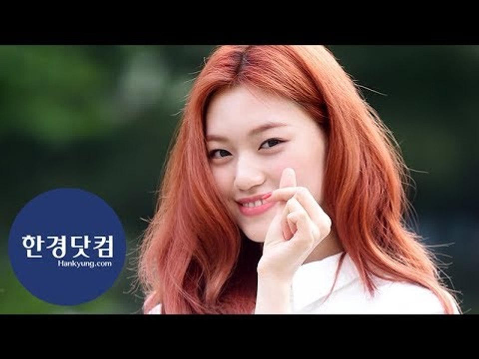 [세로직캠] 위키미키(WekiMeki) 김도연, 눈부신 모습으로 등장…'감탄사 절로...