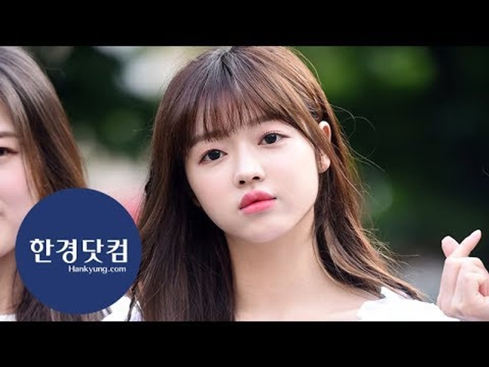 [세로직캠] 오마이걸 유아, 무표정에도 돋보이는 미모…'인형이네~인형~'