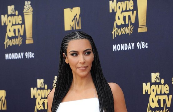 Kim Kardashian West insistiu em fazer as unhas antes de dar à luz a sua primeira filha