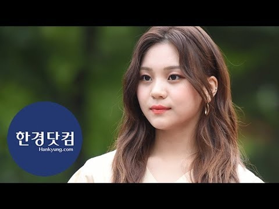 [세로직캠] 여자친구 엄지, 매일매일이 리즈 미모…'막내의 미모 반란'