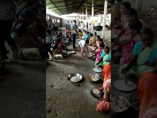 ಮುಗಳಖೋಡದ ಶ್ರೀ ಯಲ್ಲಾಲಿಂಗೇಶ್ವರ ಬೃಹನ್ ಮಠದ ಪೀಠಾಧಿಪತಿಗಳಿಂದ ನೆರವು