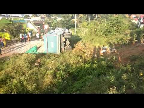 ಲಾರಿ ಪಲ್ಟಿಯಾಗಿ ಭೀಕರ ಅಪಘಾತ