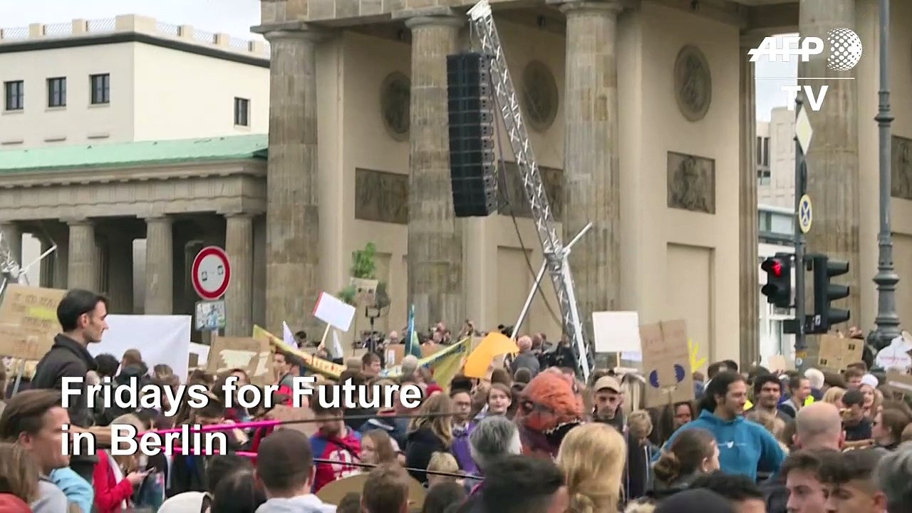 Klimaprotest vor dem Brandenburger Tor in Berlin