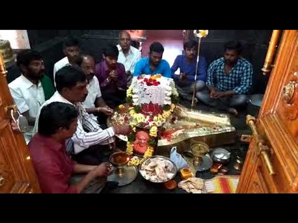 ಸಿದ್ದಗಂಗಾ ಶ್ರೀಗಳು ಚೇತರಿಕೆ ಕಾಣಲಿ ಎಂದು ವಿದ್ಯಾರ್ಥಿಗಳಿಂದ ಪೂಜೆ