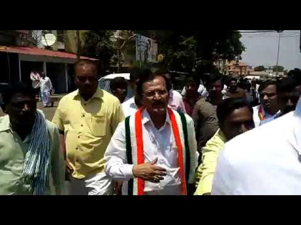 ಕಾಂಗ್ರೆಸ್ ಪಕ್ಷದ ಬಂಡಾಯ ಅಭ್ಯರ್ಥಿಯಾಗಿ ನಾಮಪತ್ರ ಸಲ್ಲಿಸಿದ ಮುದ್ದಹನುಮೇಗೌಡ