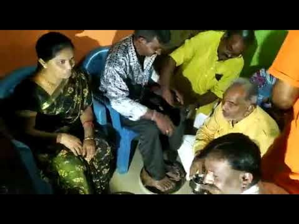 ಮೋದಿಯಂತೆ ಪೌರಕಾರ್ಮಿಕರ ಕಾಲುತೊಳೆದ ಬಿಜೆಪಿ ಅಭ್ಯರ್ಥಿ ಎ.ಮಂಜು