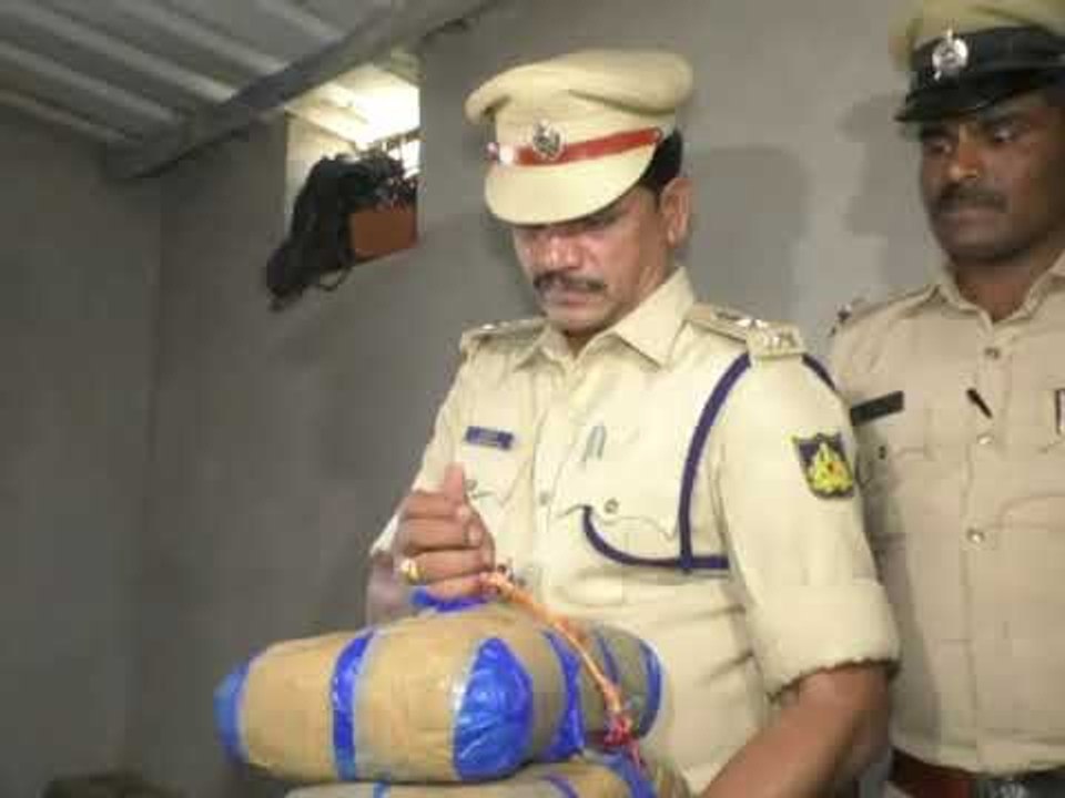 ಬೀದರ್: ತೆಂಗಿನಕಾಯಿ ಮಾರಾಟ ಮಾಡುವ ಸೋಗಿನಲ್ಲಿ ಅಕ್ರಮ ಗಾಂಜಾ ಸಾಗಾಟ