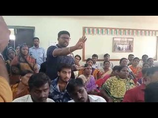ಕಾಂಗ್ರೆಸ್ ಮುಖಂಡರನ್ನು ತರಾಟೆಗೆ ತೆಗೆದುಕೊಂಡ ಕಾರ್ಯಕರ್ತರು
