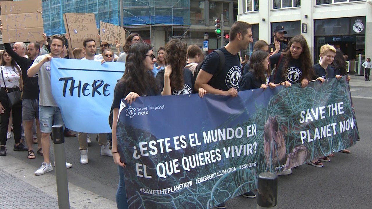 Centenares de jóvenes se movilizan contra el cambio climático
