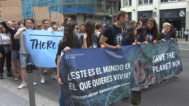 Centenares de jóvenes se movilizan contra el cambio climático