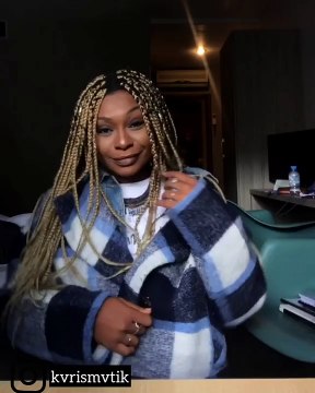 Chics et glams, elles interprètent un son de la façon la plus professionnelle qui soit, mais vous n'allez pas vous attendre à une telle fin