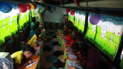 A Idleb, un bus en guise d'école pour les enfants déplacés
