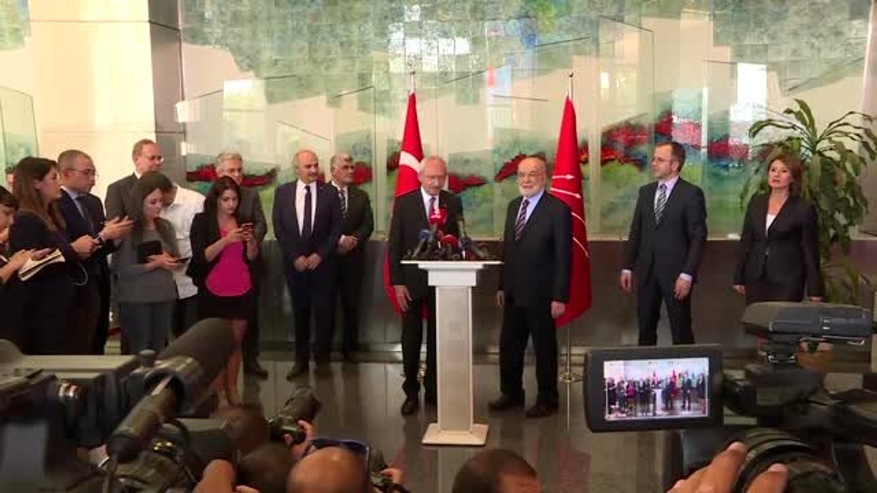 Karamollaoğlu: "Farklı fikirler barış içerisinde gündeme getirilirse ülkede huzur olur"