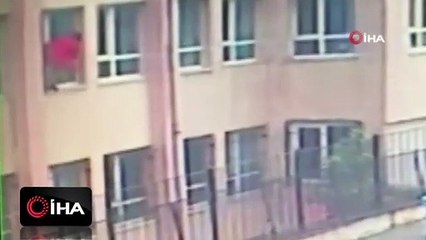 Ortaokulda dehşet anları kamerada