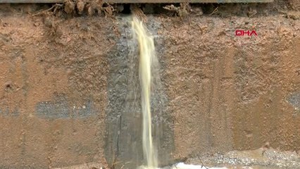 Tuzla'da fabrikadan akan köpüklü su...kimya mühendisinden açıklama