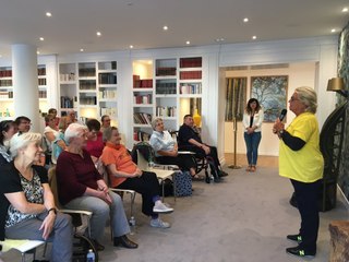 Véronique de "Gym Tonic" donne un cours dans une résidence senior de Metz