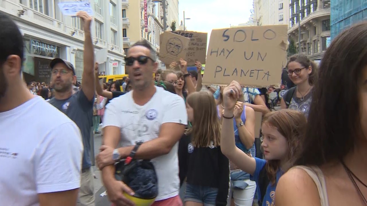 Centenares de jóvenes se movilizan en Madrid contra el cambio climático