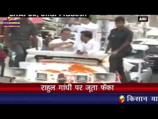 राहुल गांधी पर जूता फेंका I Local hurls shoe at Rahul Gandhi