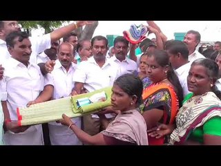வெள்ளத்தில் சிக்கிய மக்களுக்கு உதவிய தினகரன் கட்சியினர்...