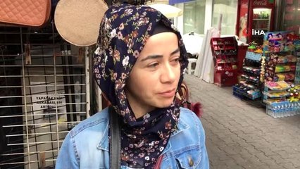 Yaşlı kadının çantasından emekli maaşı çalındı